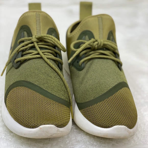 Nike
LUNARCHARGE ESSENTIAL 'CAMPER GREEN - Picture 2 of 11